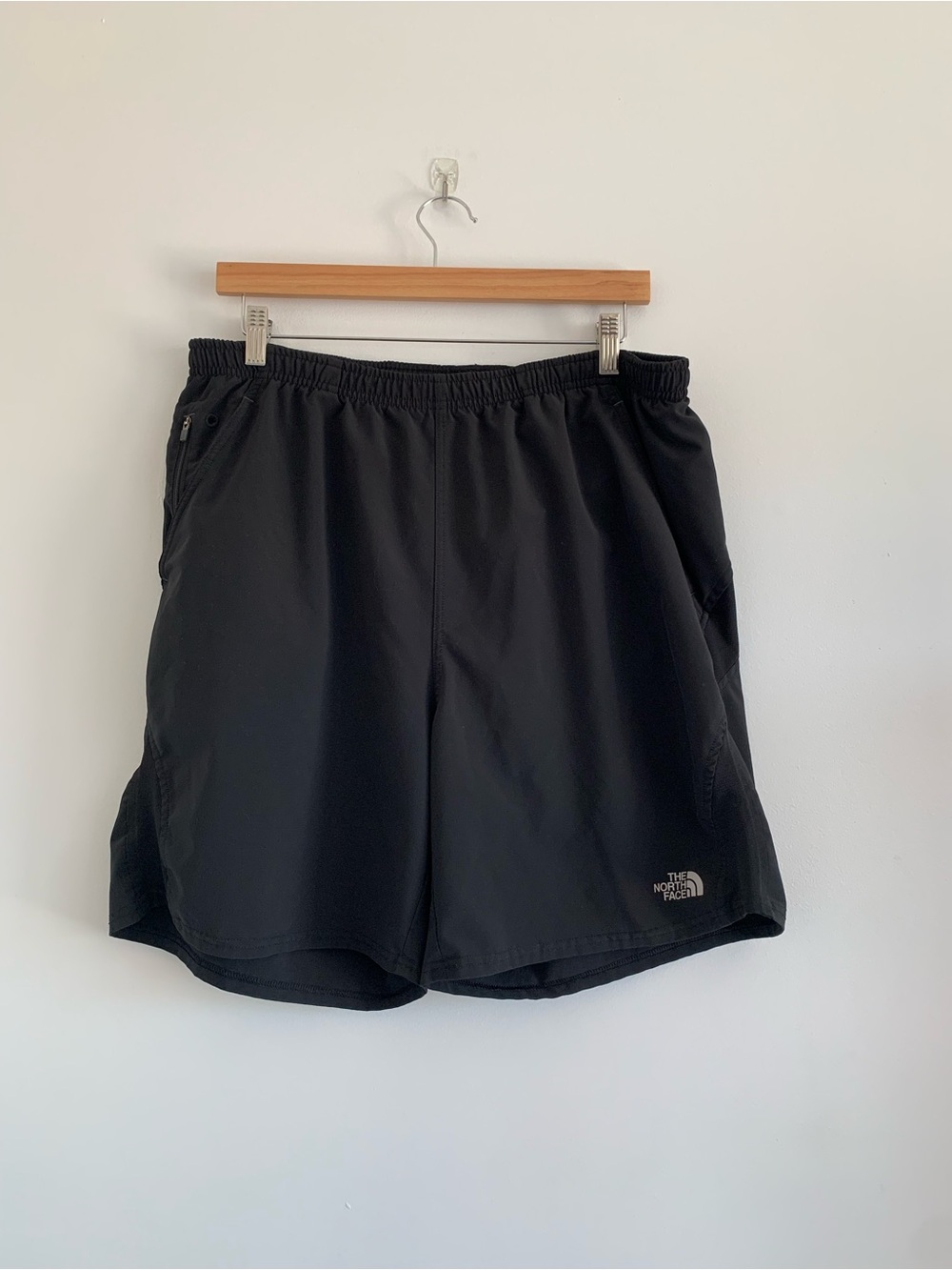 The North Face Men’s lined black shorts